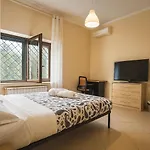 Free Parking 5 Minutes From The Bus Stop * Rom