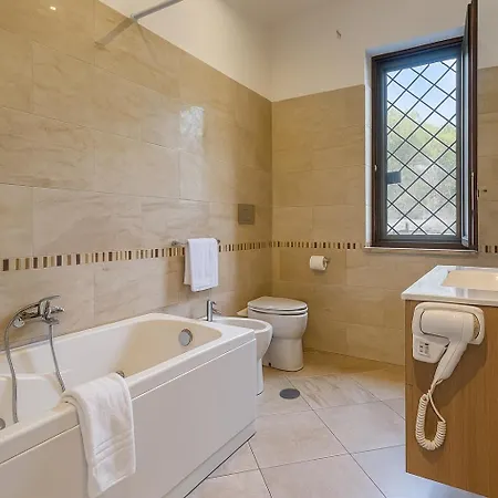 Free Parking 5 Minutes From The Bus Stop Daire *