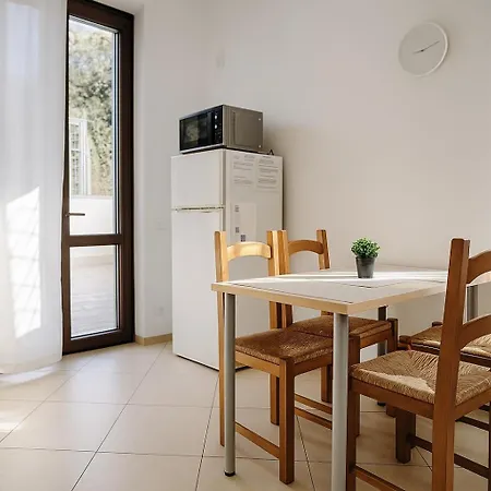 Free Parking 5 Minutes From The Bus Stop