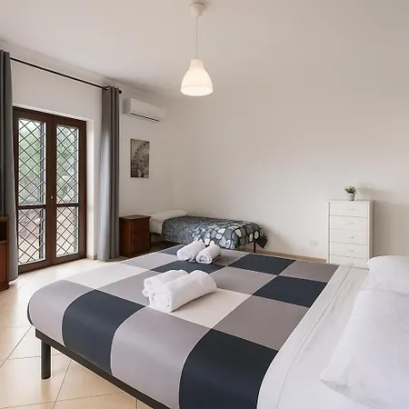 Free Parking 5 Minutes From The Bus Stop Roma