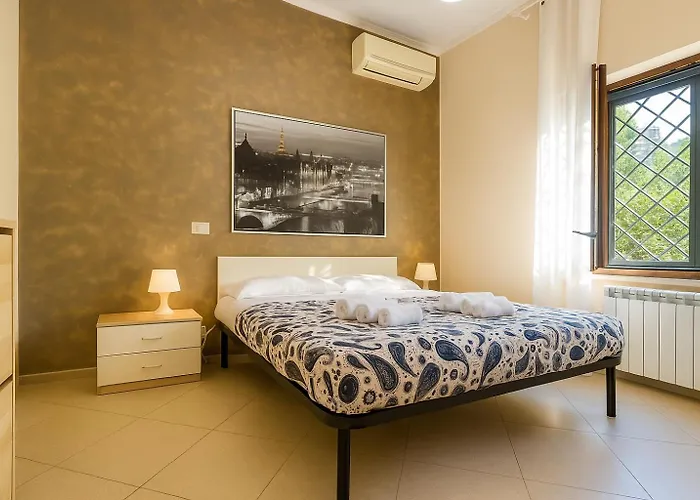 Free Parking 5 Minutes From The Bus Stop *