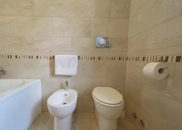 Free Parking 5 Minutes From The Bus Stop *